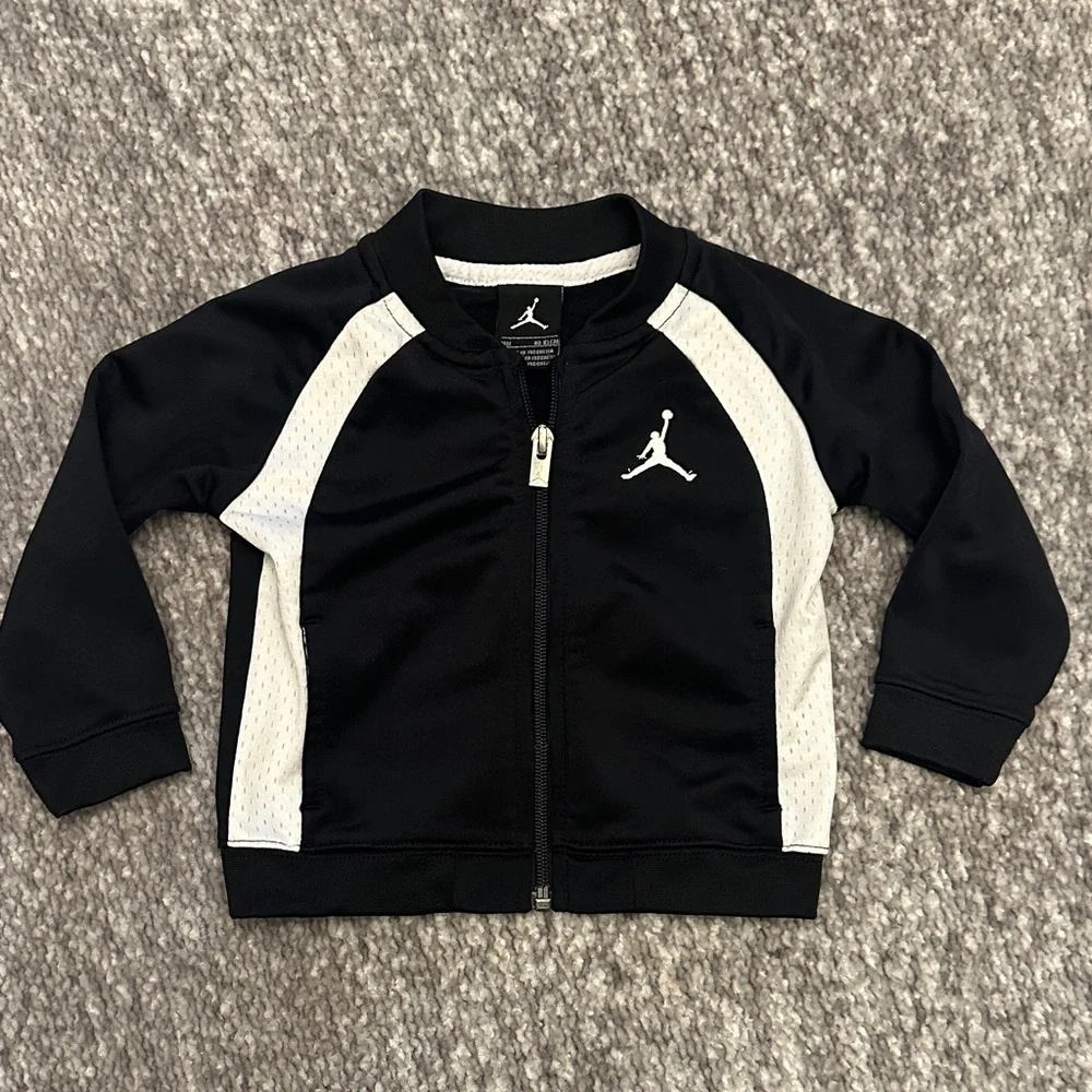 NWOT baby Jordan Black and White Kids' Track Jacket size 18mo
